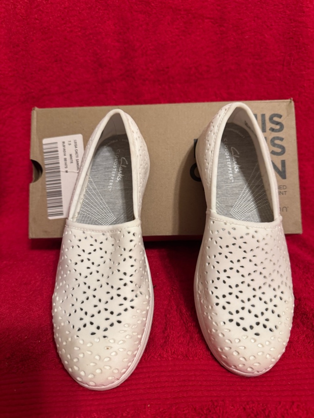 Clarks Sz 7. 5 M White Perforated Slip-On Shoes EUC 😊😊